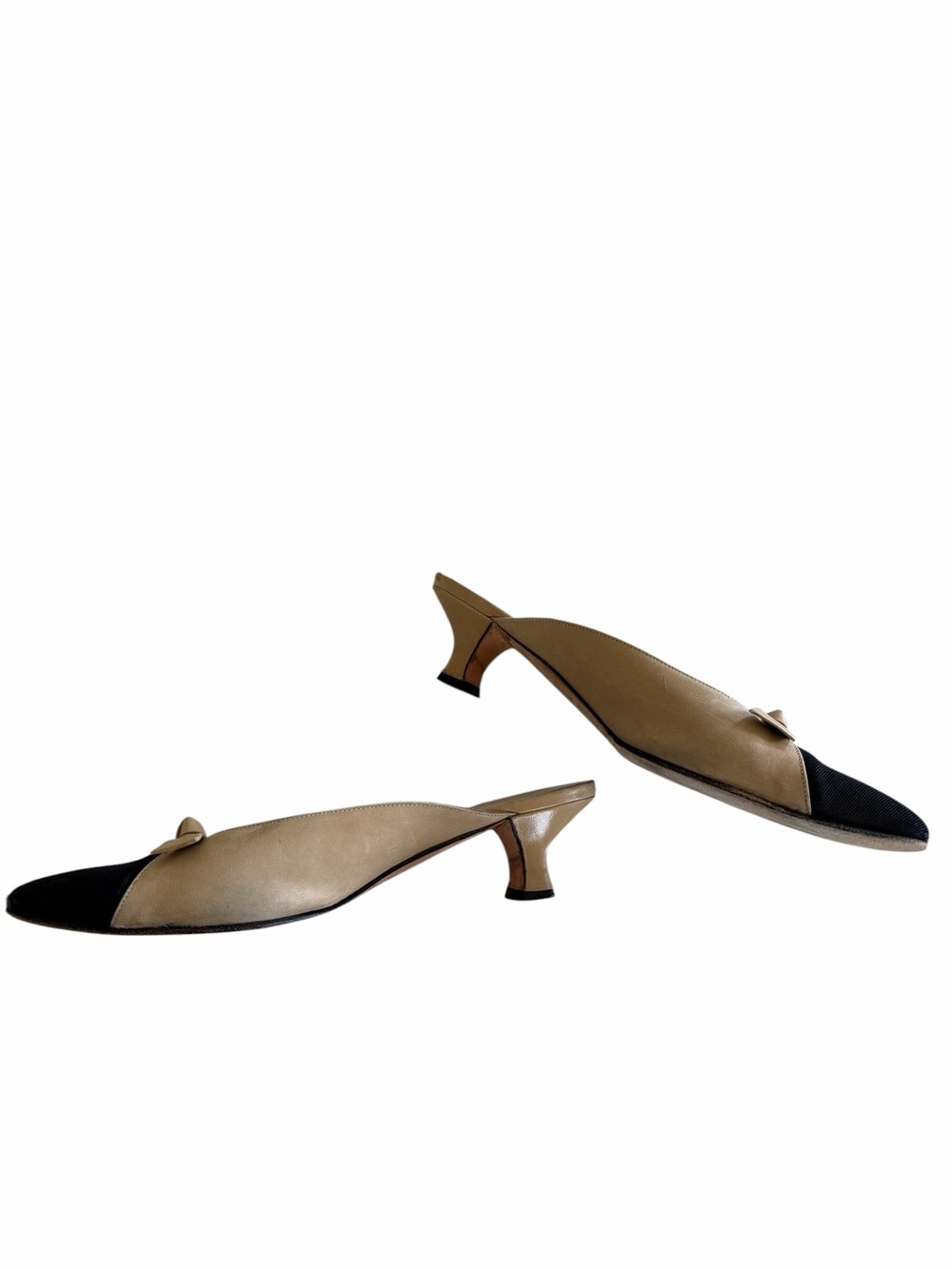 Salvatore Ferragamo Vintage Classic Two-Tone Bow Mules Black & Tan Women’s Heels - Picture 5 of 12